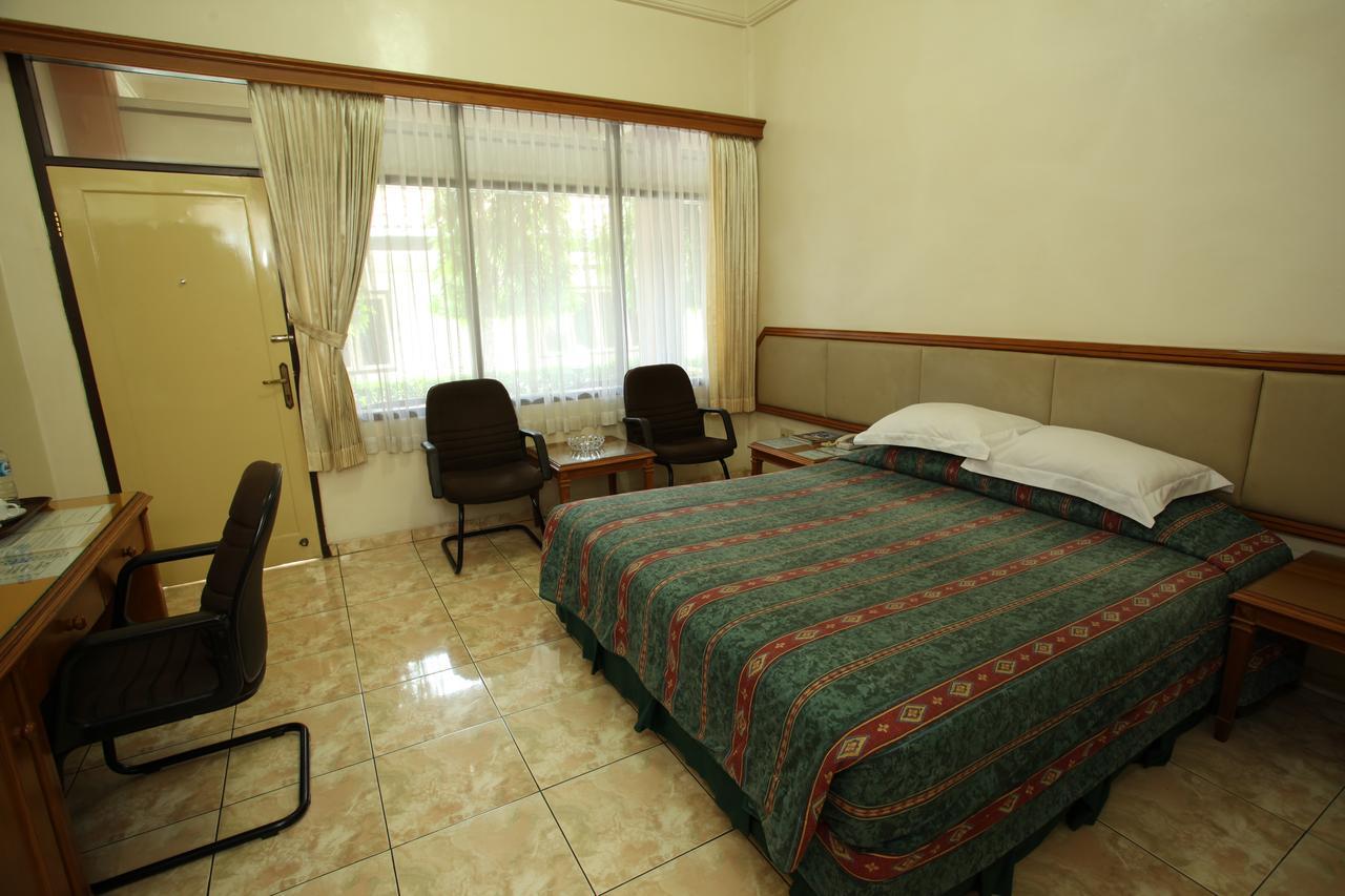 Langensari Hotel Cirebon Extérieur photo