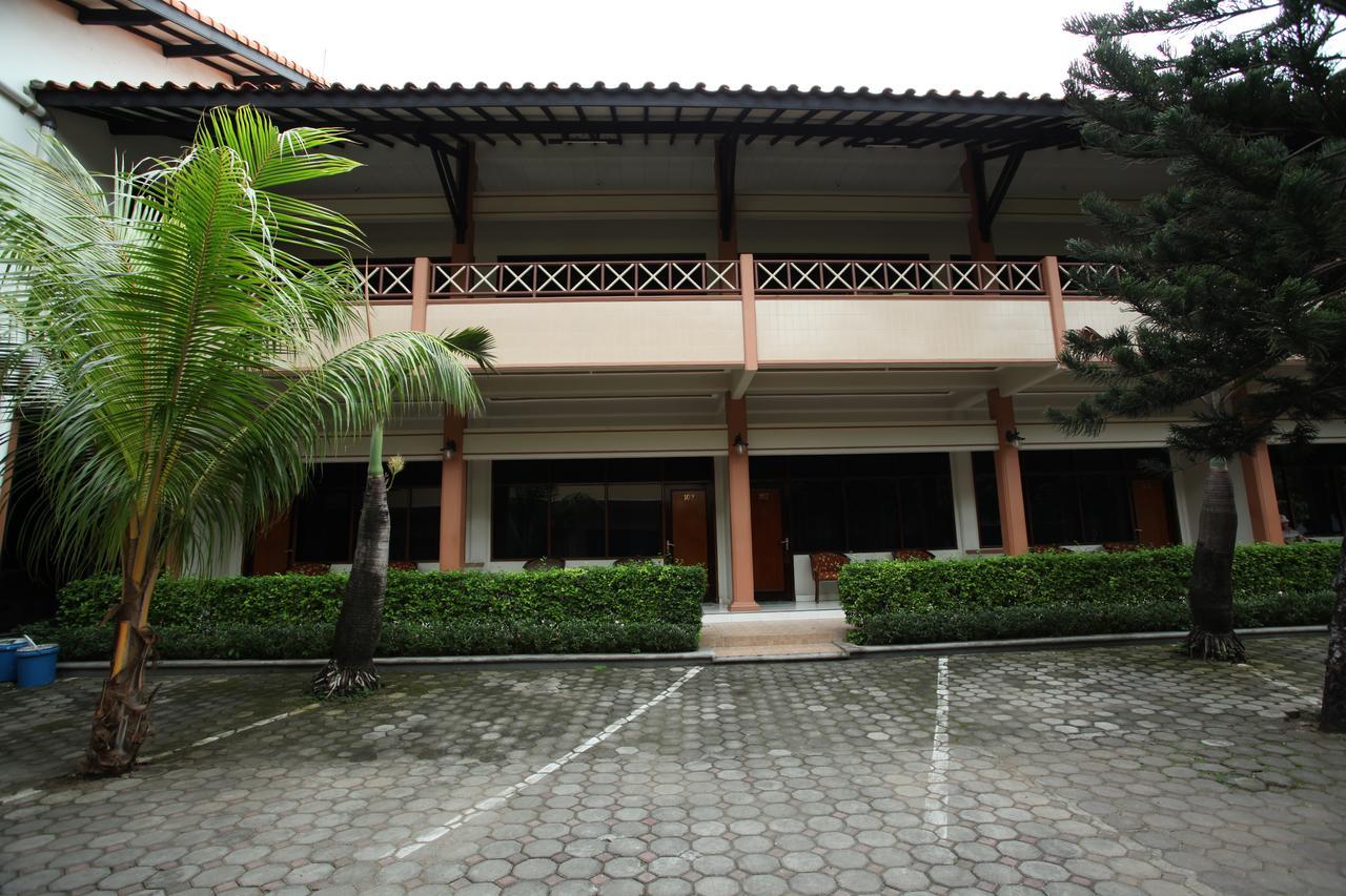 Langensari Hotel Cirebon Extérieur photo